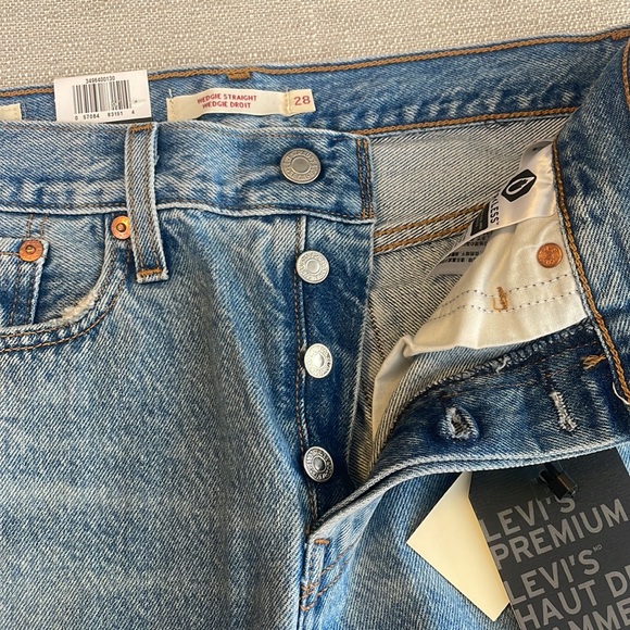 NWT Levi’s Wedgie Straight High-Rise Jean Light Denim from Aritzia - Picture 7 of 12